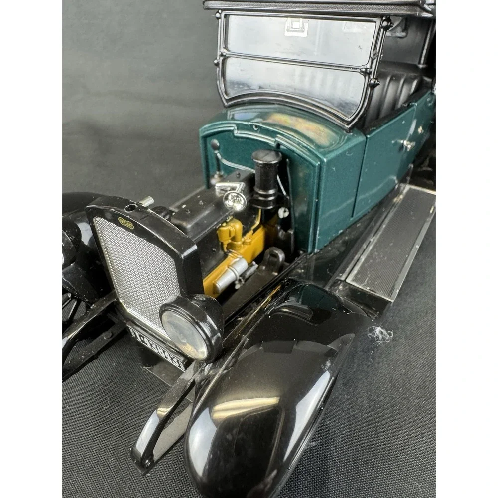 Signature Models 1/18 Scale 3625B 1920 Cleveland Roadster Green & Black